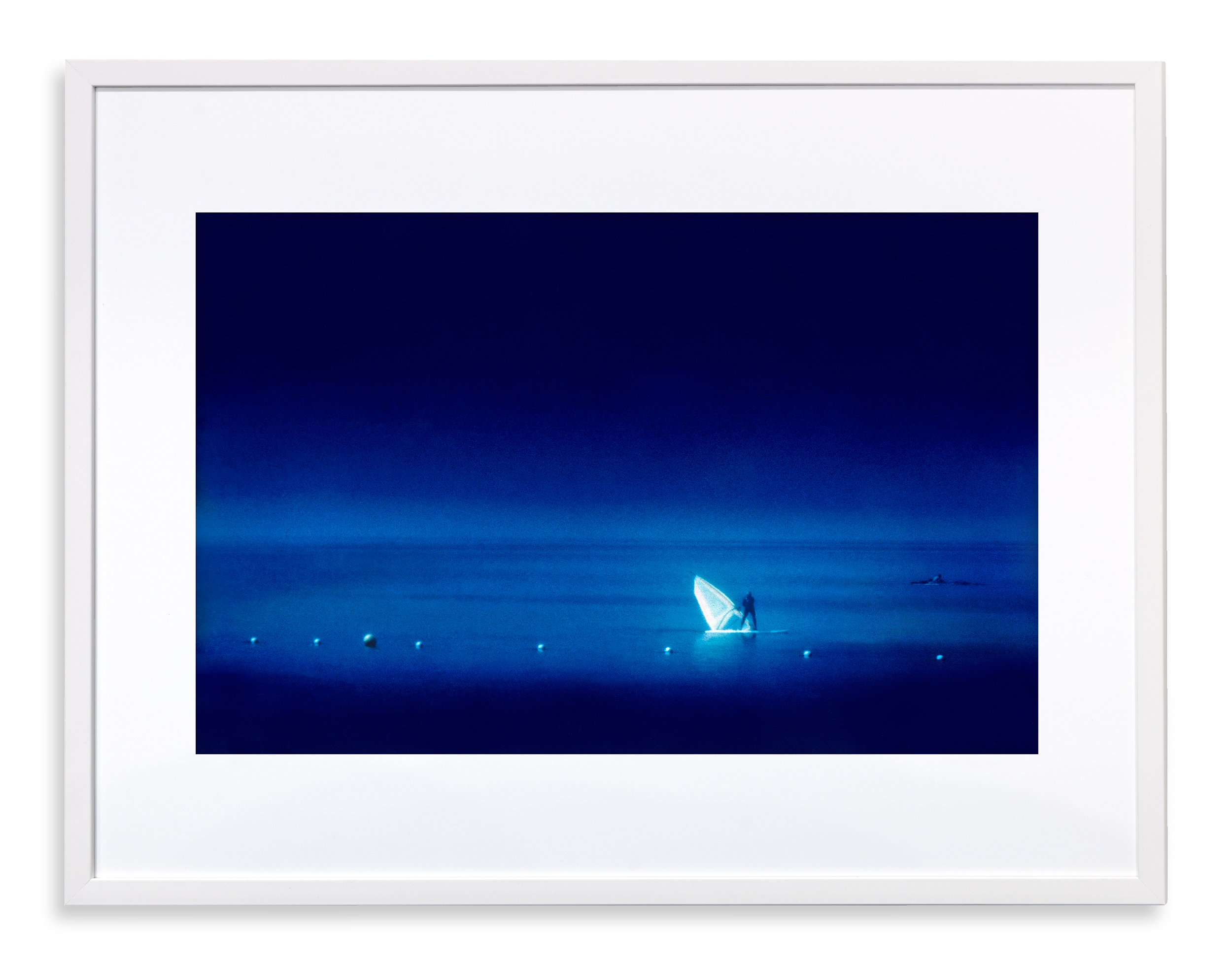 Blauwe surfer in witte lijst